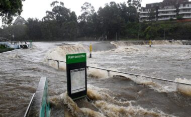 Përmbytja më e madhe në 50 vitet e fundit, Australia shpall gjendjen e fatkeqësisë natyrore (FOTO & VIDEO)