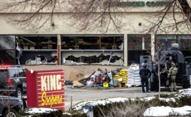 Sulm me armë zjarri në SHBA, vriten 10 persona brenda tregut ushqimor