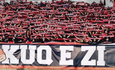 Nuk u lejuan në stadium, TKZ shpalonin banderolën emocionuese në “Air Albania”