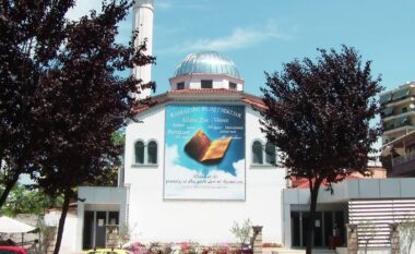 Sulm me thikë në xhaminë e njohur në Tiranë, 5 të plagosur