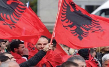 “Shqiptarët në Maqedoni janë mbi 40 për qind, nuk kanë pse frikohen” (VIDEO)