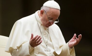 Papa Françesku shpalli këtë të dielë 10 shenjtorë të rinj