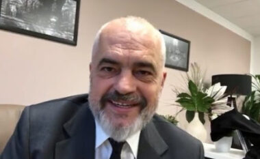 BATUTAT/ Rama: Monikën lëreni në banjo, Saliun tek vjehrra e Lulin tek kalamajtë!