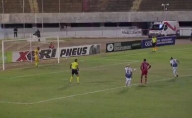 Shikoni se çfarë bën portieri në momentin e penalltisë në Brazil (VIDEO)