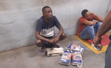Vodhën mish në një supermarket, vriten brutalisht dy të rinj brazilianë
