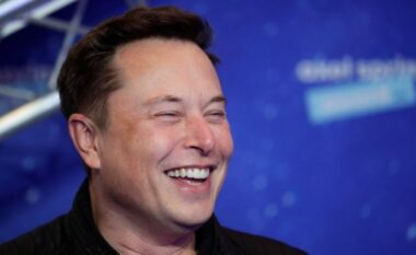 Mjaftoi vetëm figurë, Elon Musk “fundos” Bitcoinin