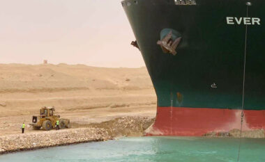 Alarm për tregtinë globale! Gjigandët e transportit braktisin kanalin e Suezit pas sulmeve nga militantët e grupeve terroriste të Lindjes së Mesme