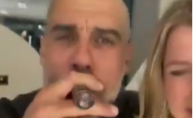 Me puro dhe alkol, shikoni si e feston titullin Guardiola (VIDEO)