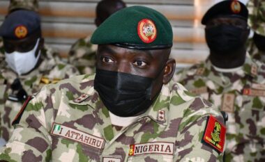Humb jetën gjatë një aksidenti ajror, shefi i ushtrisë nigeriane