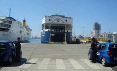 Tentoi të kalonte kufirin me dokumente false, policia arreston turkun në Portin e Durrësit