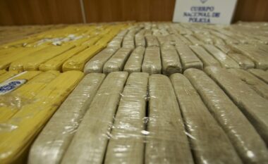 Kapen 1.4 ton kokainë në Rumani, me destinacion Europën Perëndimore