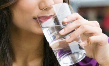 Nëse trupi juaj po përballet me këto probleme, do të thotë që nuk po pini ujë