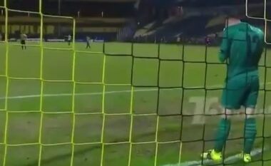 Gol nga 60 metra prej portierit, reagimi i “gardianit” të Penarol bëhet viral (VIDEO)