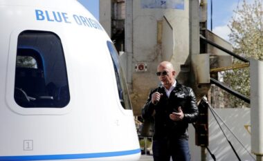 Blue Origin nis udhëtimin e parë me njerëz në hapësirë, në bord edhe Jeff Bezos