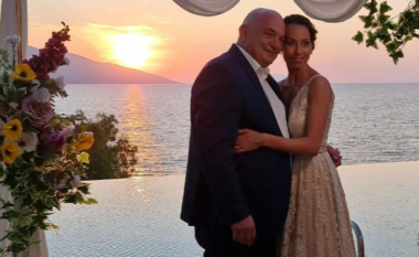 E pazakontë në Vlorë! Italiani martohet në hotelin luksoz me çek të flasifikuar  