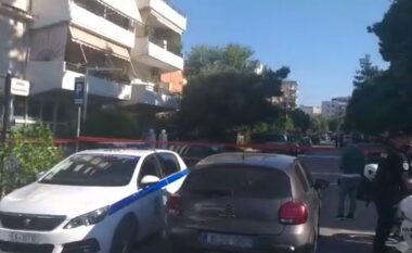 Të shtëna me armë zjarri në Greqi, disa të panjohur sulmojnë dhe plaçkisin një banesë