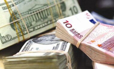 Vlera e euros më e ulët se e dollarit për herë të parë në 20 vjet