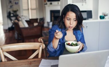 Si të mësoni të hani ngadalë dhe siç duhet
