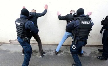 Dhunuan qytetarët? Arrestohen 4 efektivët policorë në Kosovë