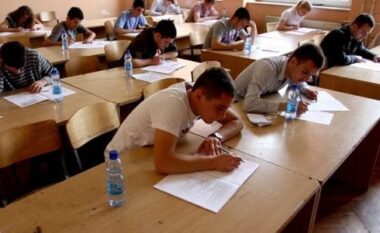 Sot provimi i parë, 34 mijë maturantë i nënshtrohen testit të Gjuhës së Huaj