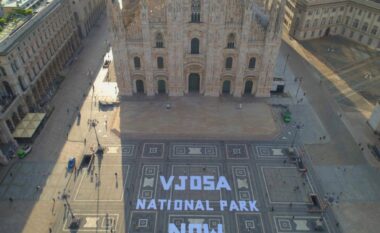 “Vjosa Park Kombëtar” arrin edhe në Itali, shpaloset slogani në sheshin Duomo