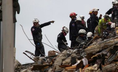 Shembja e ndërtesës në SHBA: Zjarrfikësi gjen nën rrënoja  pa jetë vajzën e tij 7-vjeçare