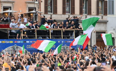 Pamje spektakolare nga festa e Italisë me tifozët në Romë (FOTO+VIDEO)