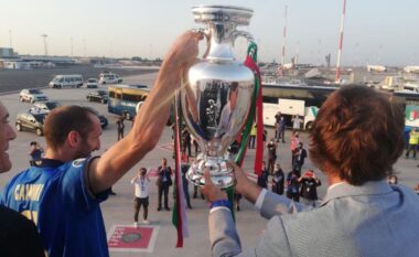 Suksesi i madh në “Wembley”, futbollistët italianë kthehen në shtëpi (FOTO LAJM)