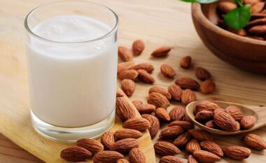 5 arsye pse duhet ta përfshirë qumështin e bajames në dietën tuaj