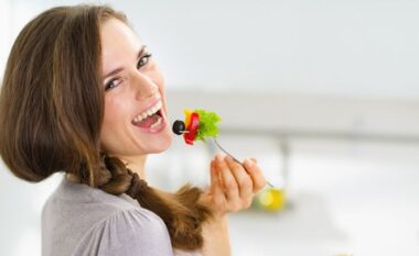 5 ushqime të shëndetshme për dhëmbët