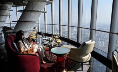 Luksi në qiell, hoteli më i lartë në botë me një restorant në katin e 120-të (FOTO LAJM)