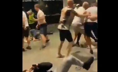 Anglezët nuk pranojnë humbjen, dhunojnë tifozët italianë sapo dalin nga stadiumi (VIDEO)