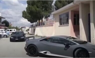 “Fluturuan” në baypasin e Fierit, zbulohet historia e dy makinave luksoze Lamborghini vs BMW, ishin marrë me qera