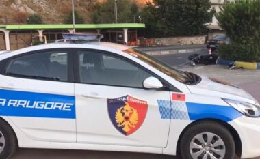 Makina përplas këmbësorin në Korçë, niset drejt urgjencës i riu
