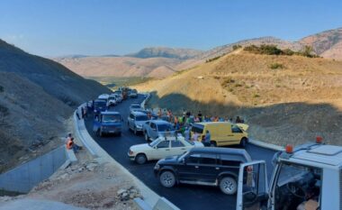 Banorët e Senicës bllokojnë punimet në rrugën Kardhiq – Delvinë: Të shkojë rruga deri në fshatin tonë