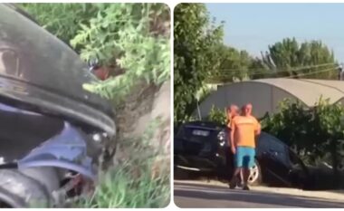 Aksident në aksin Berat-Dimal, përplasen dy makina, njëra përfundon në kanal (VIDEO)