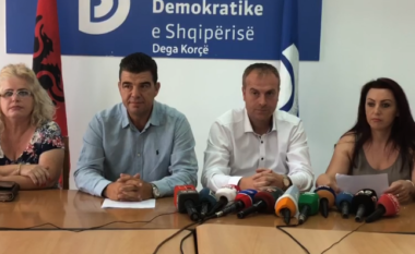 Japin dorëheqjen kryetari, sekretari dhe anëtarët e degës së PD-së në Korçë