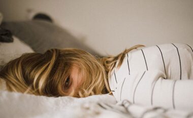 3 arsye pse zgjoheni me gjendje ankthi në mëngjes dhe ç’mund të bëni për këtë