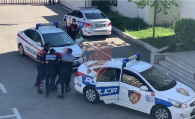 Tentoi vrasjen e 4 personave në Laprakë, vihet në pranga pas 4 vitesh “i forti” i Tiranës
