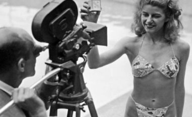 Reklama e parë për bikini, 75 vjet më parë
