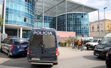Operacioni i SPAK në Kadastrën e Tiranës, arrestohen dy sekretarë dhe një drejtues