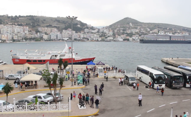 Shqiptarët mbeten në Korfuz: Blenë biletat online, por nuk ka traget për në Sarandë