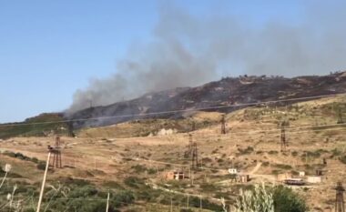 Zjarr në afërsi të depove të naftës në Vlorë, dyshohet e qëllimshme (VIDEO)