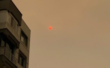 Në Tokë apo në Mars? Shihni si është “katandisur” dielli nga zjarret që kanë pushtuar Turqinë (FOTO LAJM)