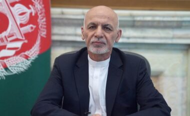 Ambasada Ruse zbulon si u arratis presidentit afgan: 4 makina plot para i ngarkoi në helikopter