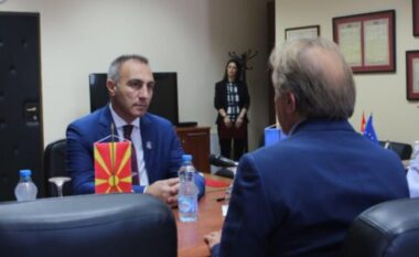 A do të ndryshojë himni, stema dhe flamuri i Maqedonisë së Veriut? Përgjigjet Artan Grubi (VIDEO)