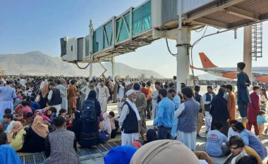 Shkon në 12 numri i të vdekurve në aeroportin e Kabulit