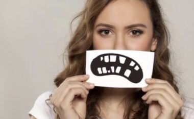 Çfarë do të thotë të shohësh ëndërr sikur të bien dhëmbët