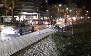 Aksident i rëndë në Vlorë, makina “fluturon” nga rruga motorrin
