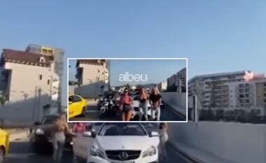 TikTok bën të vetën! Vajzat “e shkundin” në mes të rrugës, bllokojnë trafikun në Astir (VIDEO)